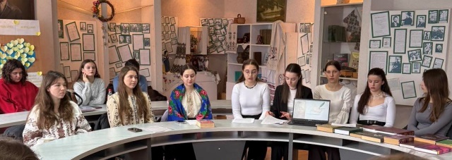 В рамках Тижня кафедри української мови та славістики відбувся круглий стіл до Дня української писемності та мови «Українське словникарство»